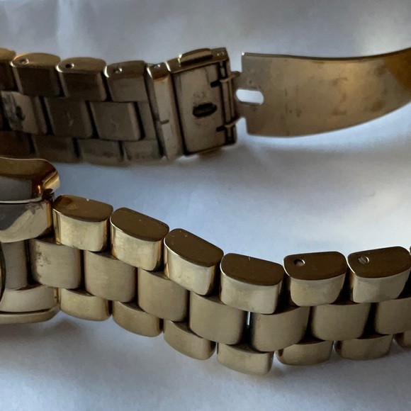 🟠 HOST PICK 🟠 MICHAEL KORS ORANGE AND GOLD WATCH 🟠 - Picture 9 of 16